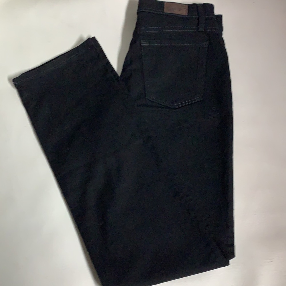 Lee Classic women’s size 8M black straight leg high rise denim Jeans.